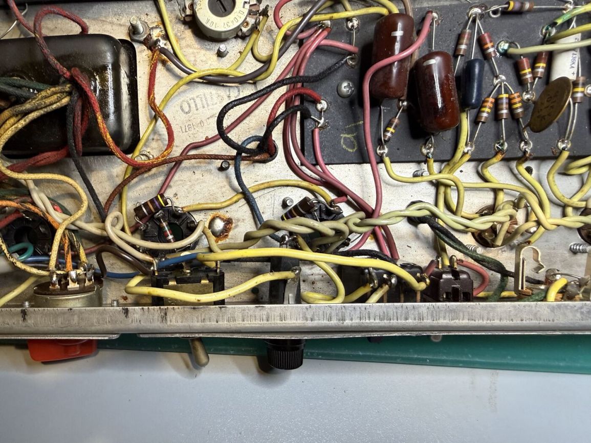 Full width shot of the eyelet board, transformer, and tube sockets