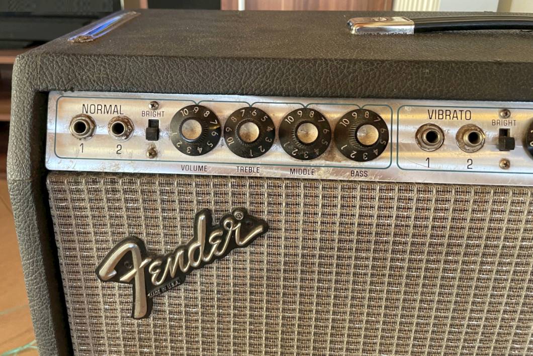 Close-up of the Normal channel controls and Fender logo