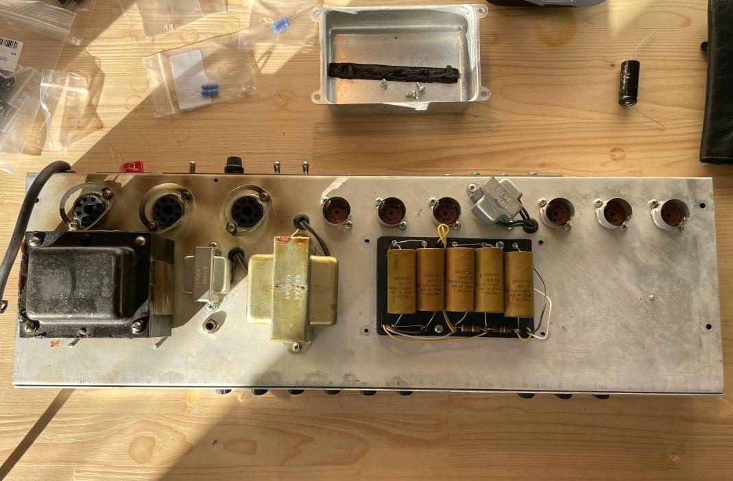 Full chassis top view, entirely original components